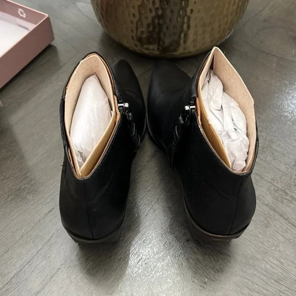 Franco Sarto Women's Spur Pointed Toe Ankle Boot - Picture 7 of 9